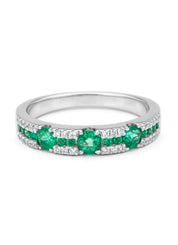 Witgouden ring, 0.57 ct smaragd, Majestic