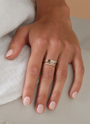 Yellow gold ring, 0.04 ct diamond, la dolce vita