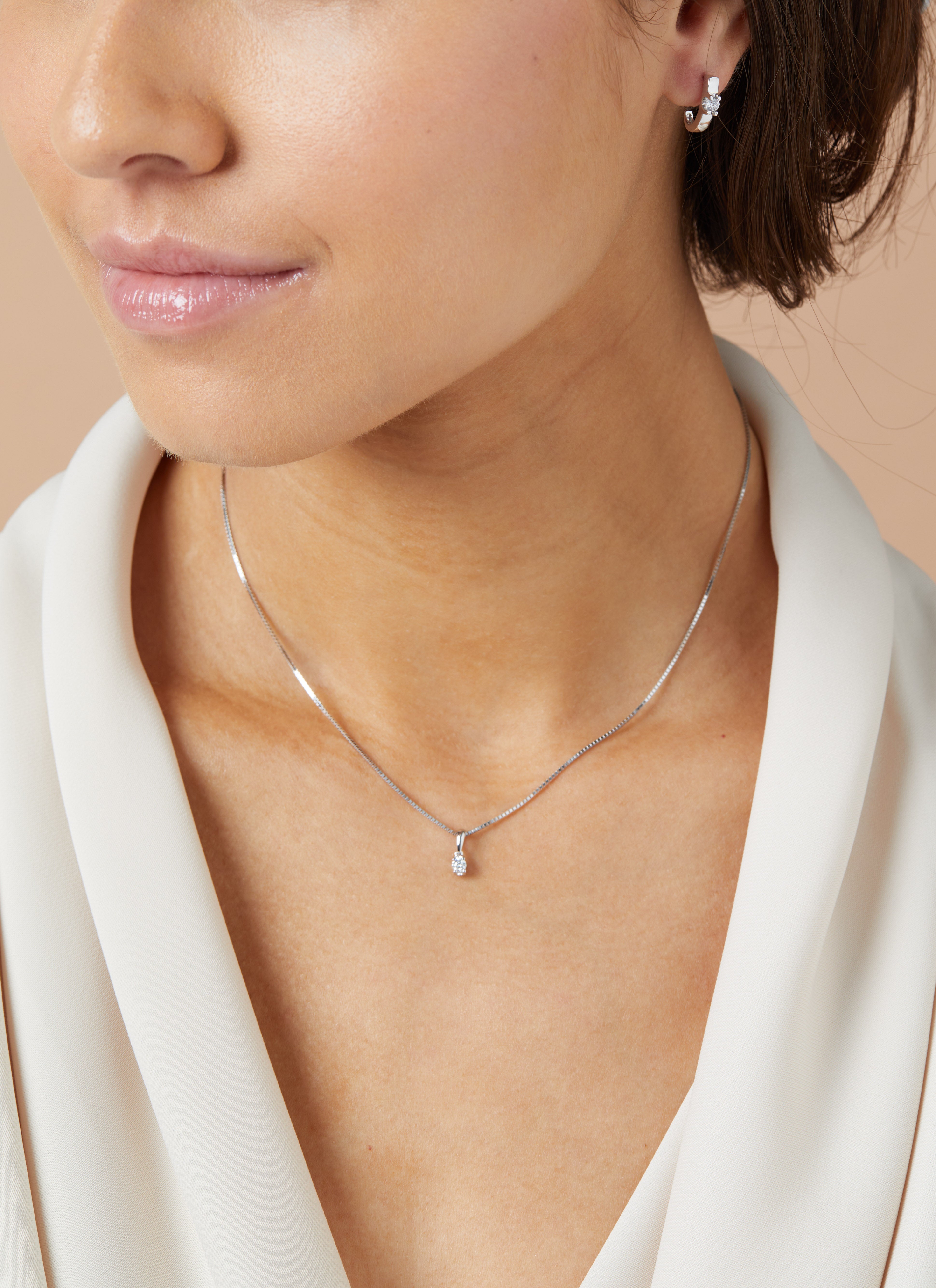 White gold pendant, 0.11 ct diamond, Groeibriljant
