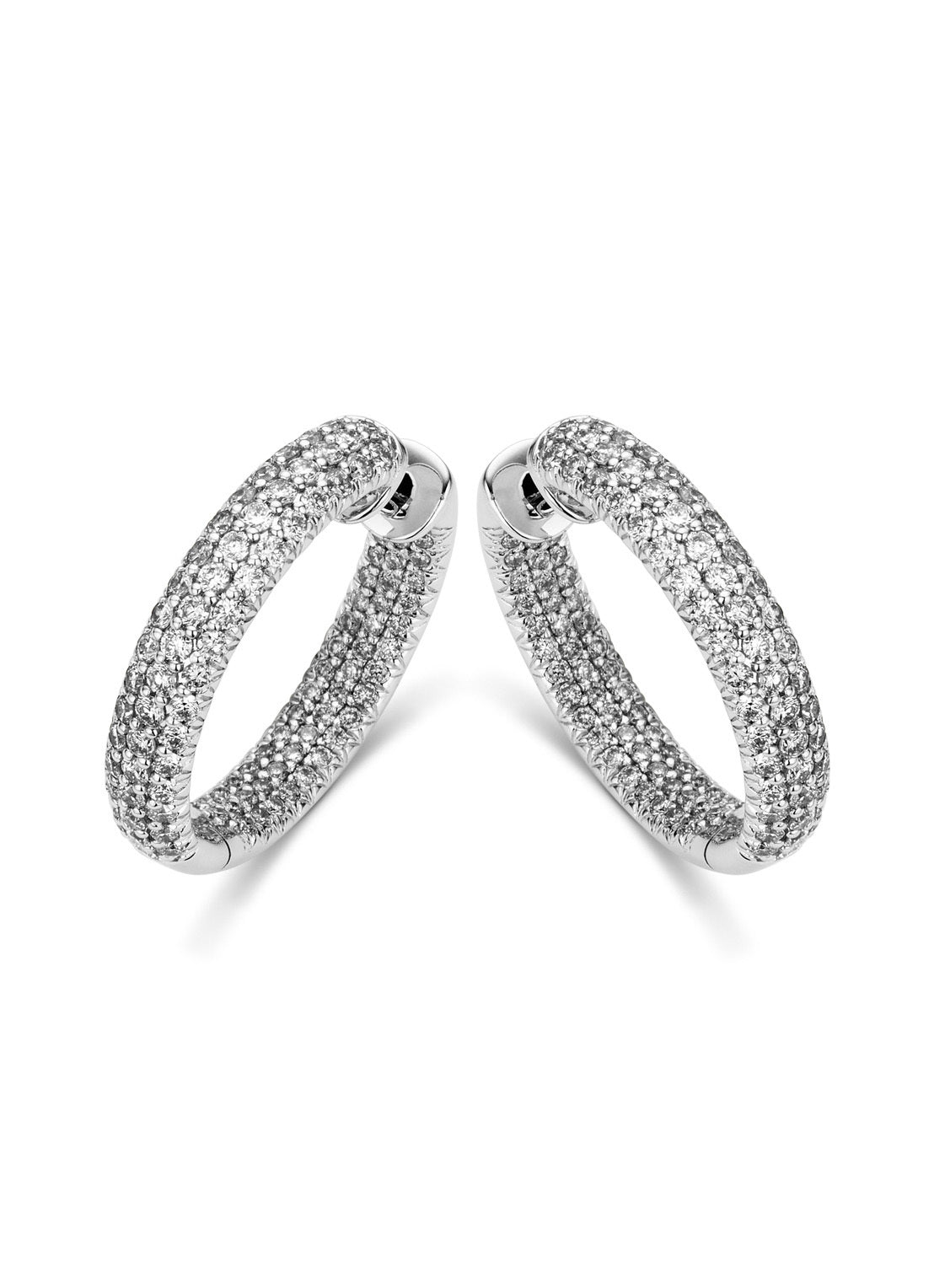 White gold ear jewelry, 2.22 ct diamond, caviar