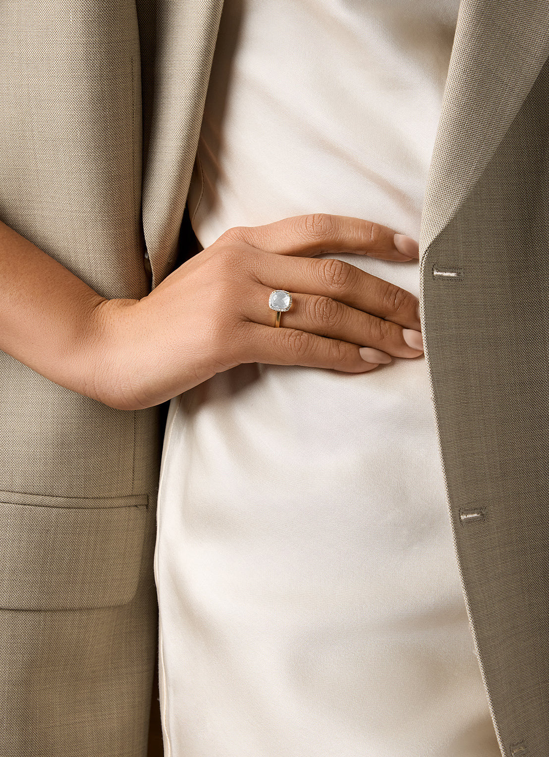 Yellow gold ring, 3.13 ct white topaz, Fiësta