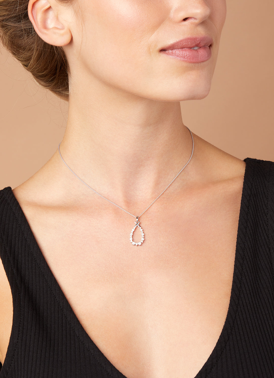 Witgouden hanger, 0.28 ct diamant, Since 1904