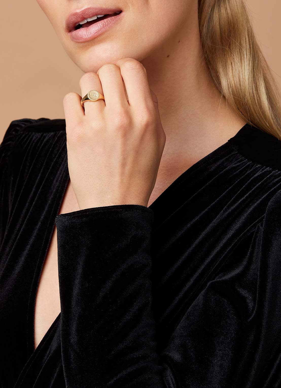 Yellow gold signet ring, zodiac-libra (scales)