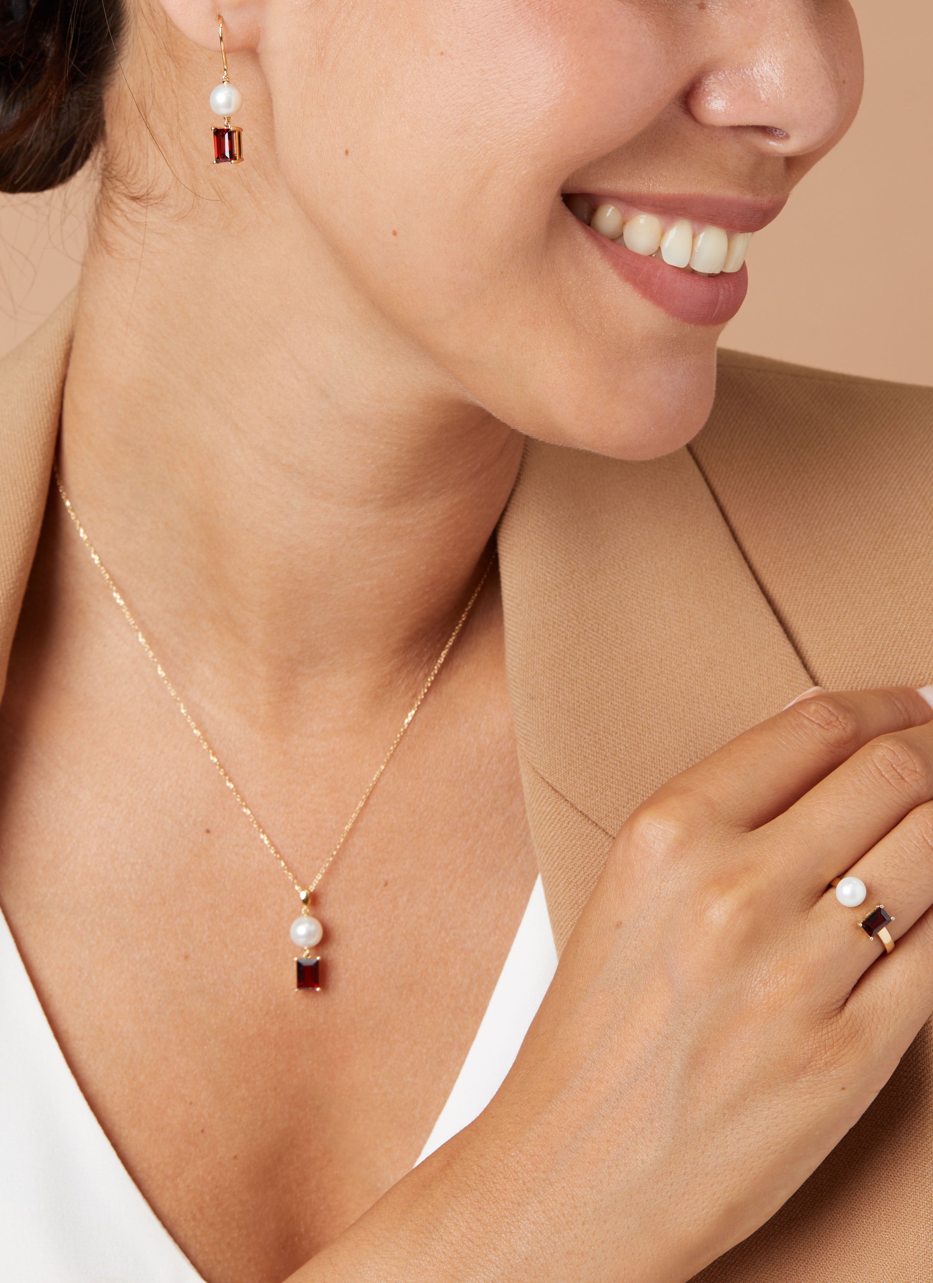 Yellow gold ear jewelry, 2.89 ct grenade, rivièra