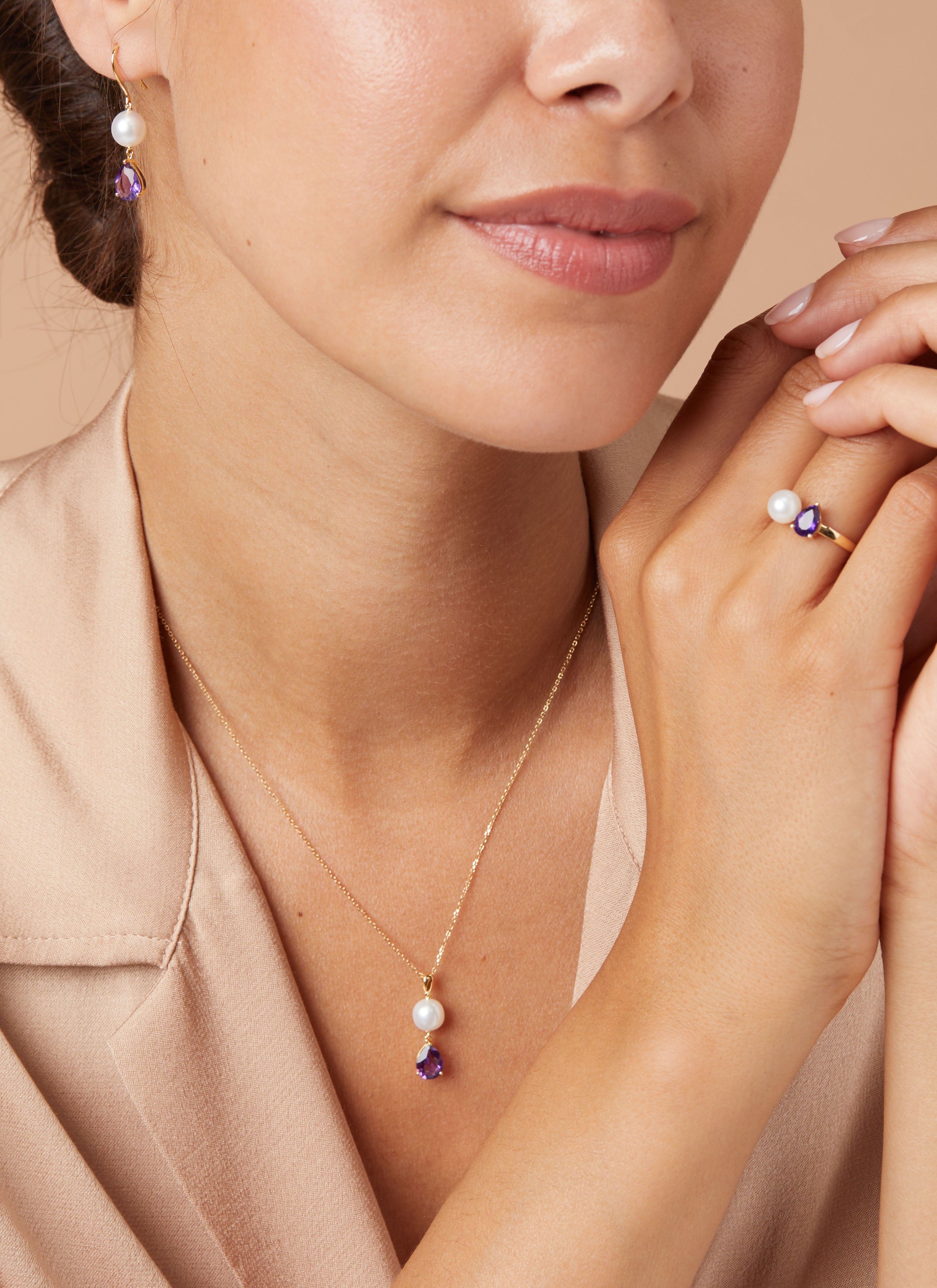 Yellow gold ear jewelry, 1.75 ct purple amethist, rivièra