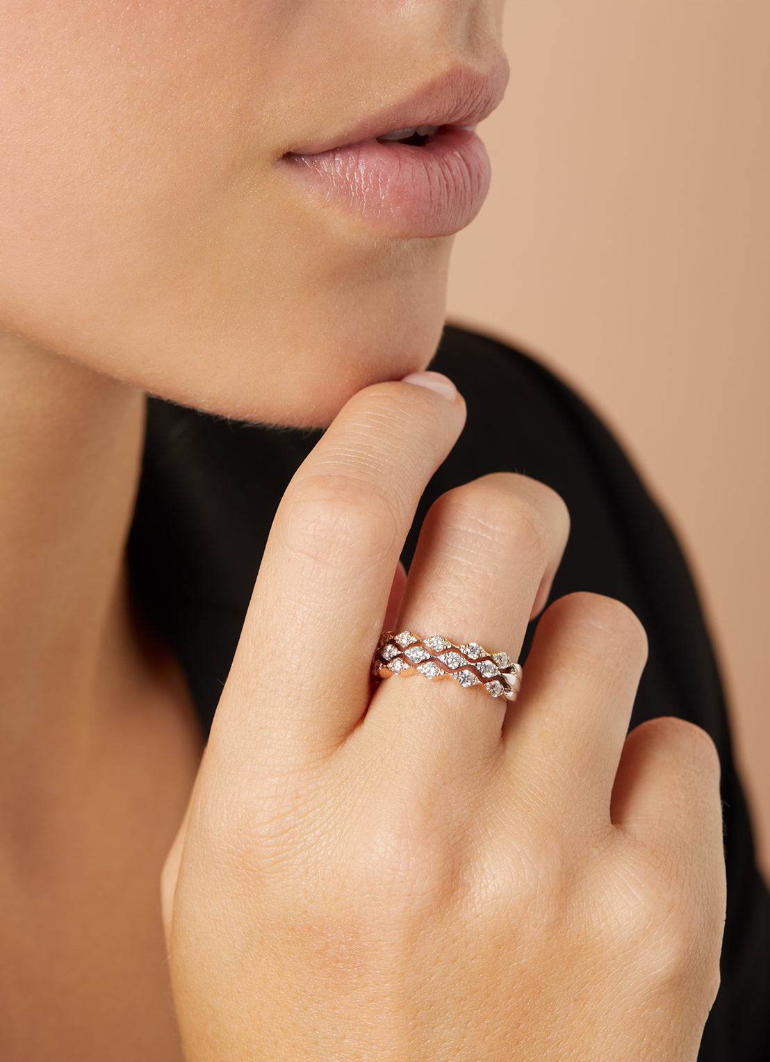 Gold ring, 0.75 ct diamond, Caviar