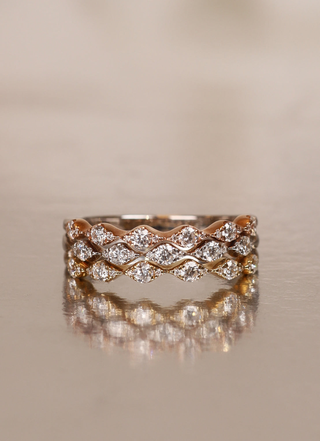 Gold ring, 0.75 ct diamond, Caviar