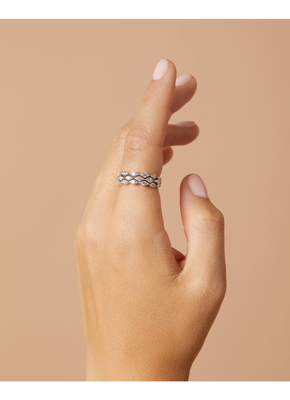 Witgouden ring, 0.75 ct diamant, Caviar