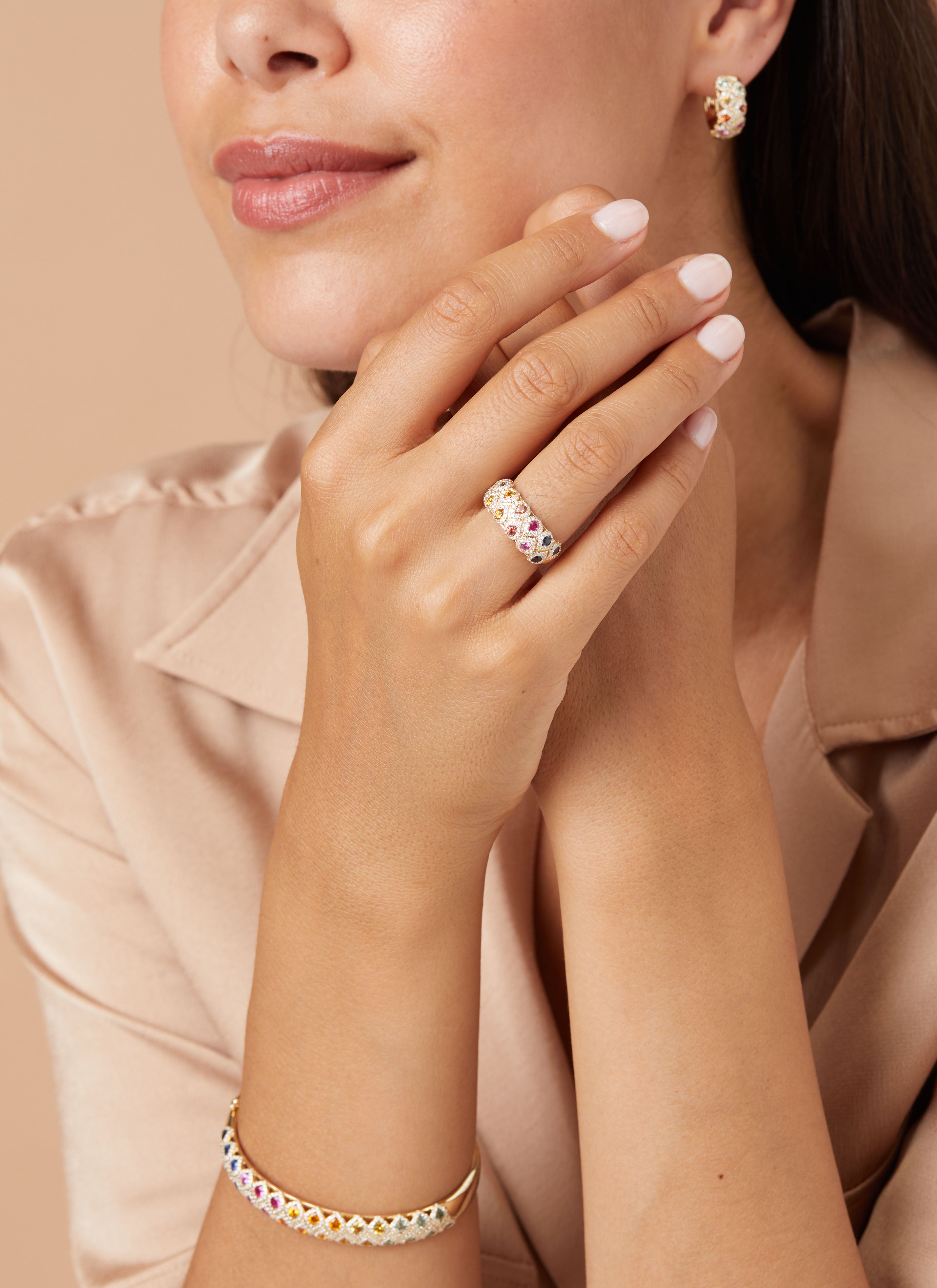 Geelgouden oorsieraden, 1.15 ct saffier, Gallery