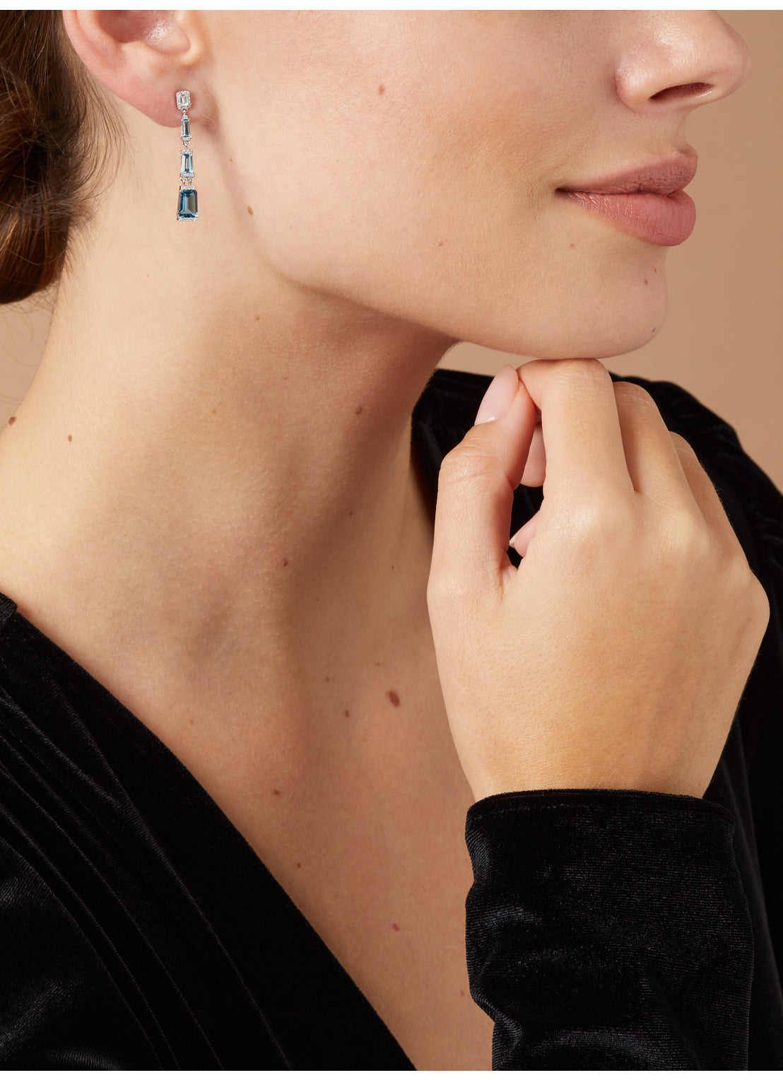 Witgouden oorsieraden, 1.94 ct london topaas, Gallery