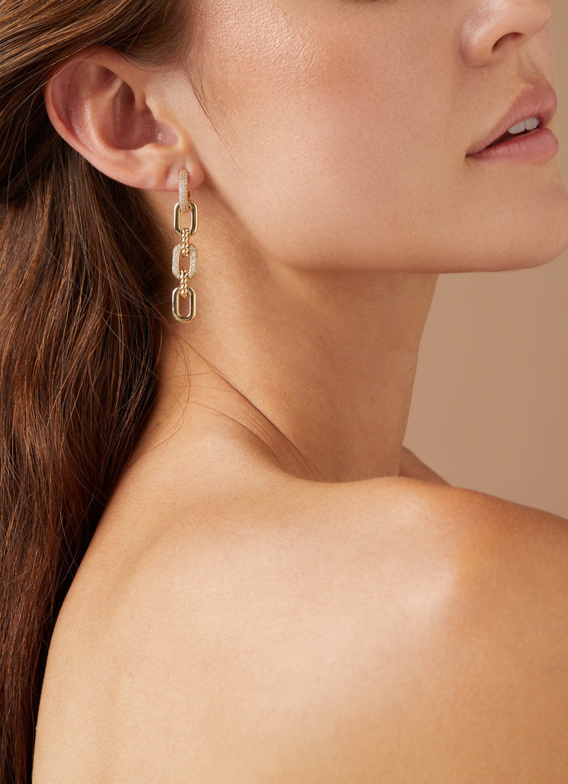 Yellow gold ear jewelry, 0.58 ct diamond, timeless treasures