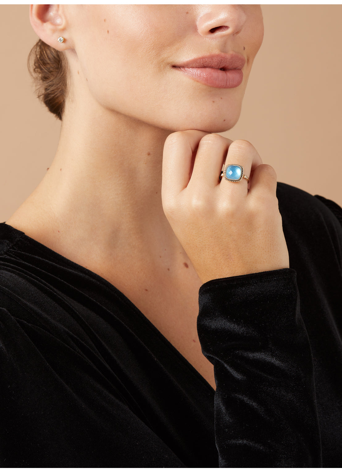 Yellow gold ring, Swiss Blue Topaz with mother -of -pearl, Velvet