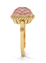 Yellow gold ring, pink quartz with mother -of -pearl, velvet