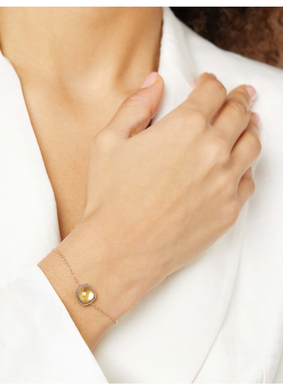 Yellow gold bracelet, 2.51 ct orange citrine with mother -of -pearl, velvet