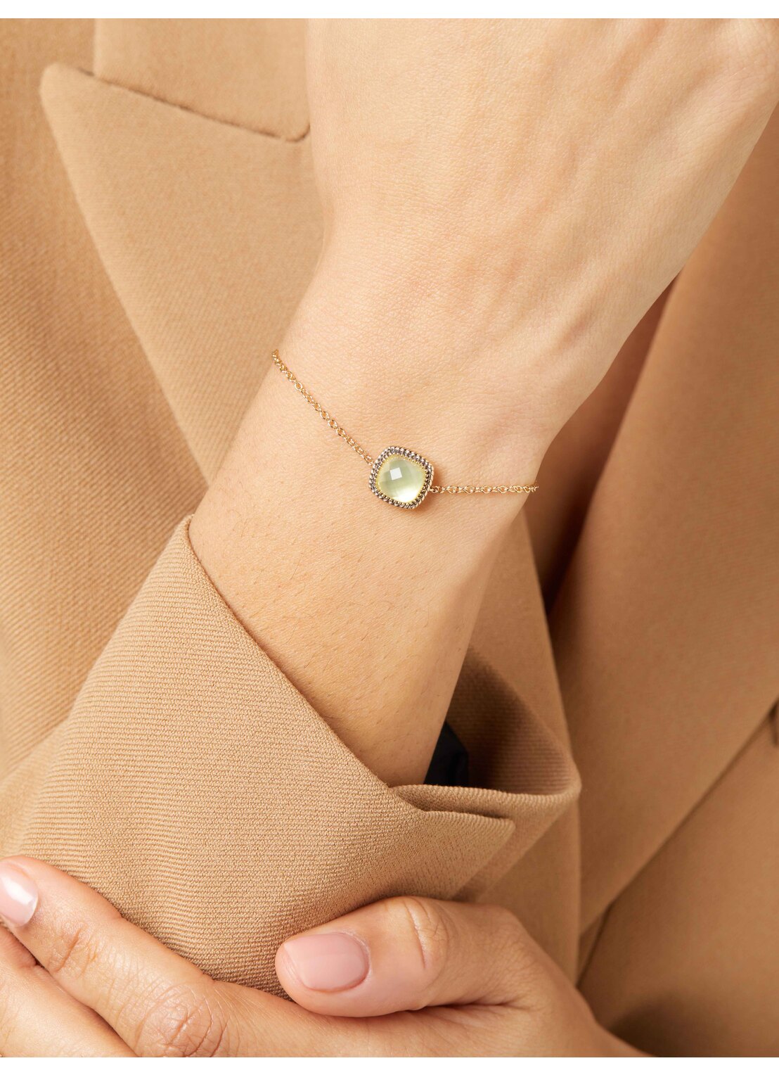 Yellow gold bracelet, 2.62 ct lemon quartz with mother -of -pearl, velvet