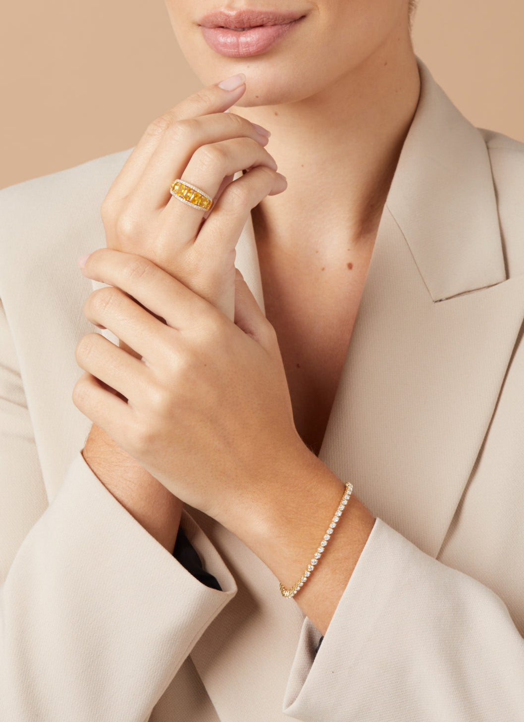 Yellow gold ring, 3.08 ct yellow sapphire, Eden