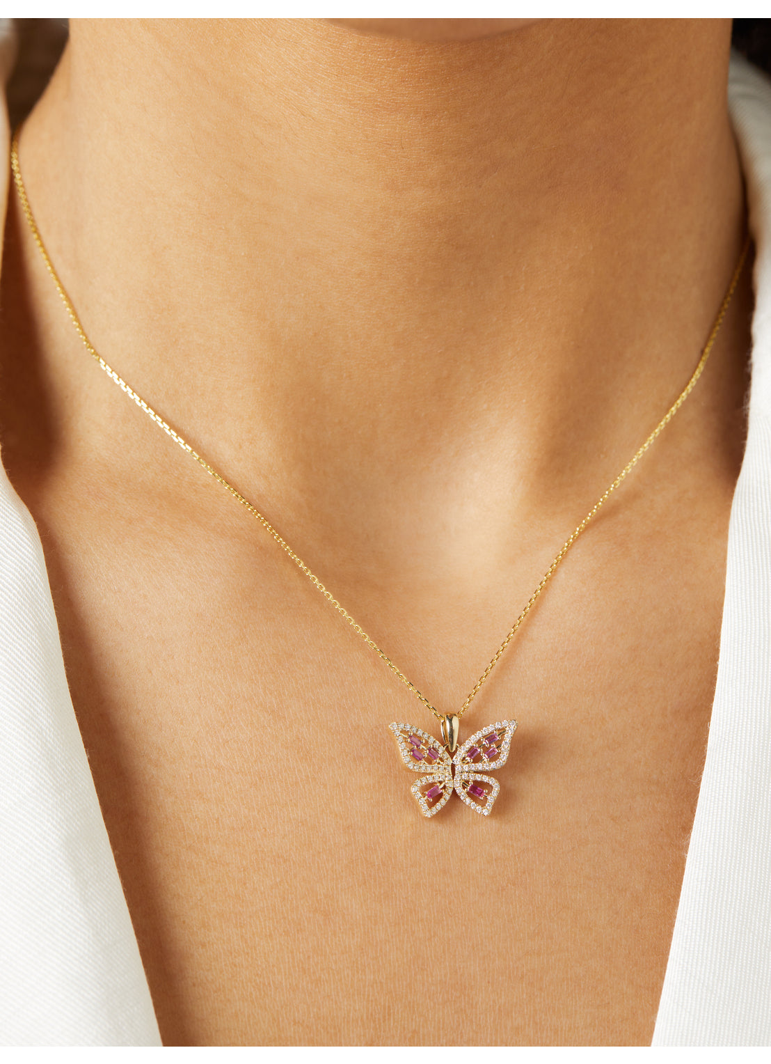 Yellow gold pendant, 0.19 ct pink sapphire, butterfly kisses