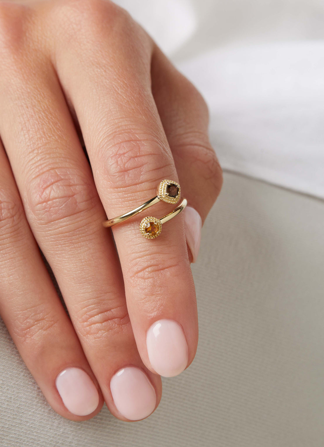 Yellow gold ring, 0.12 ct smoke quartz, La Dolce Vita