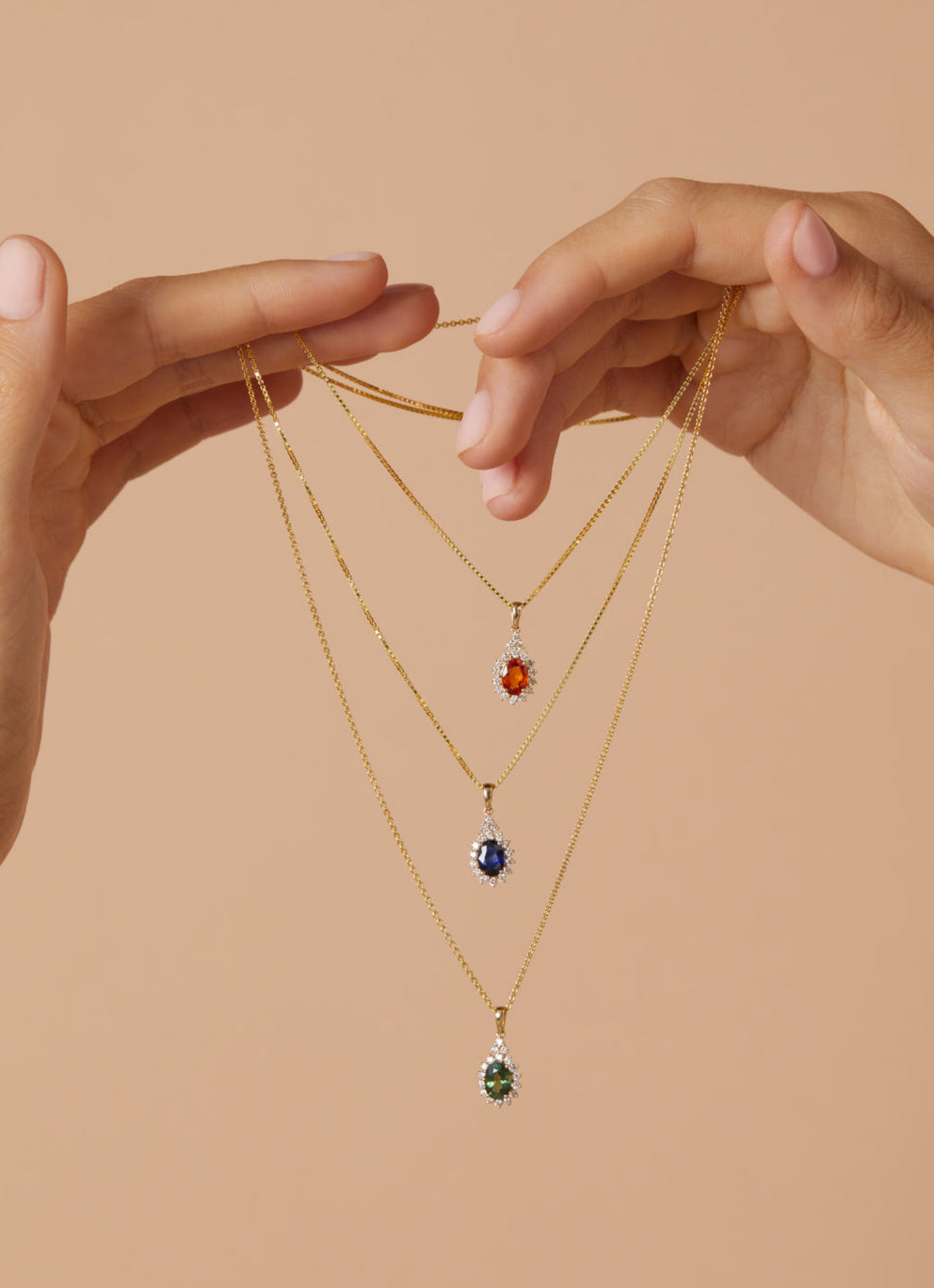 Yellow gold pendant, 1.00 ct blue sapphire, Eden