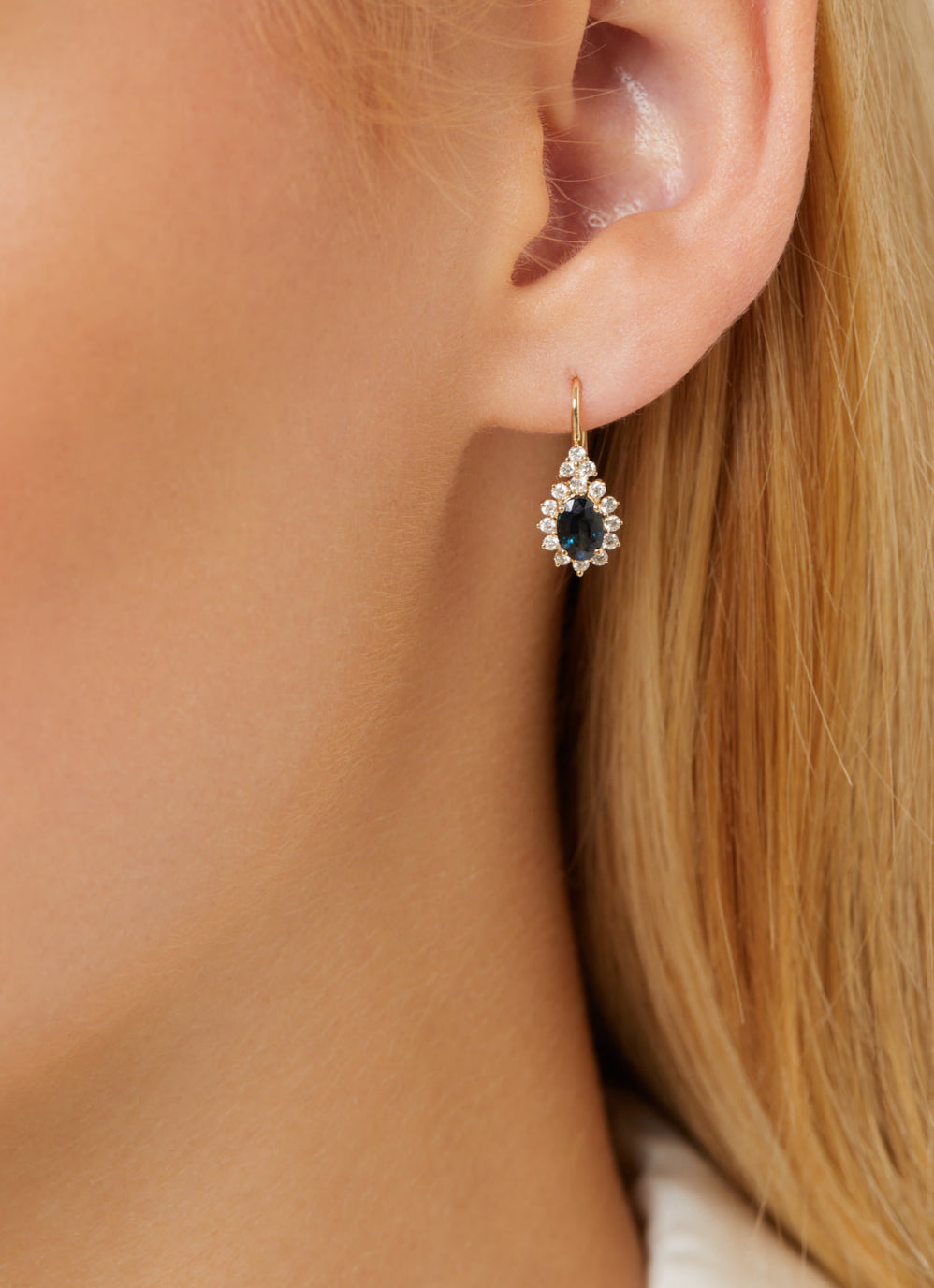 Yellow gold earrings, 1.21 ct blue sapphire, Eden