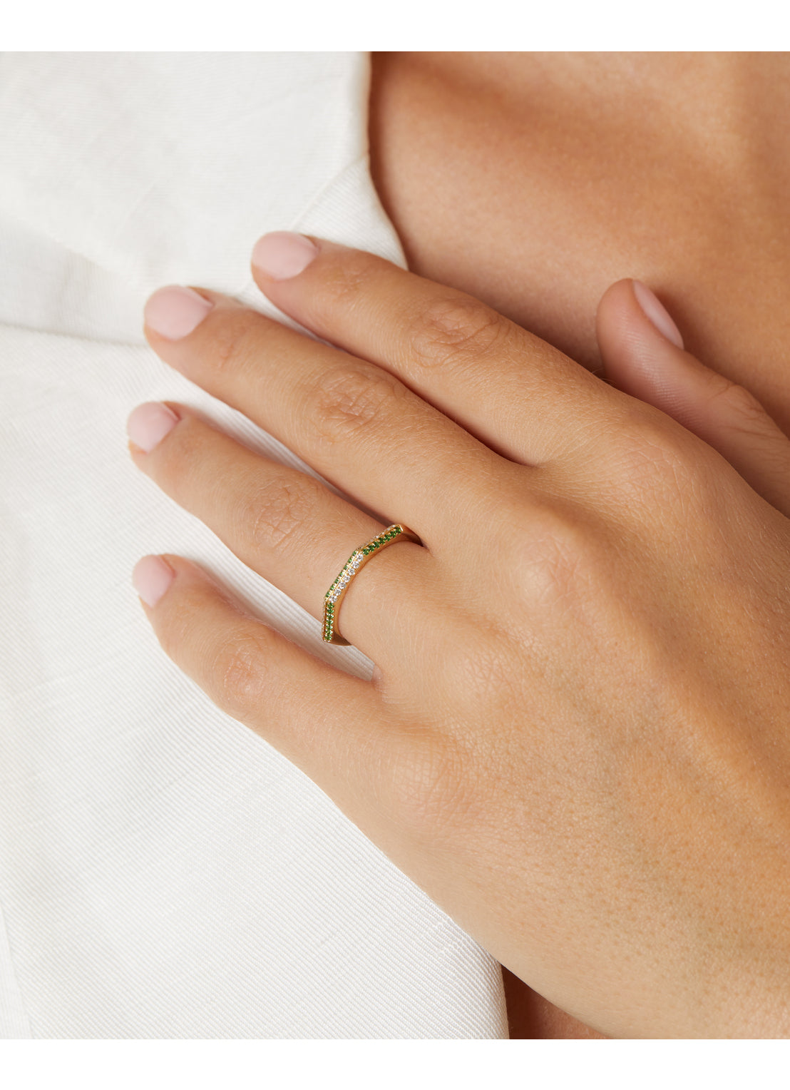 Geelgouden ring, 0.11 ct tsavoriet, Ensemble