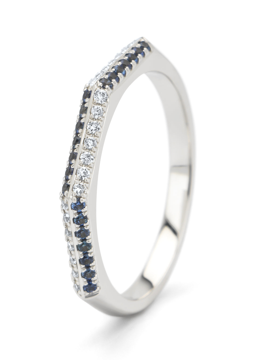 White gold ring, 0.16 ct blue sapphire, ensemble