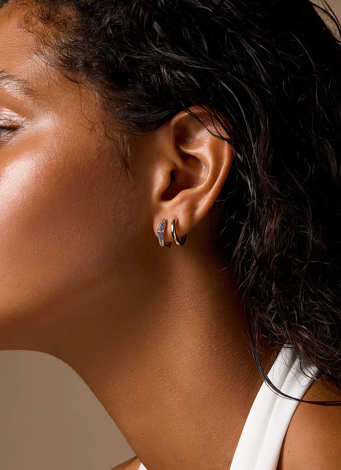 Geelgouden oorsieraden, 0.30 ct blauwe saffier, Ensemble