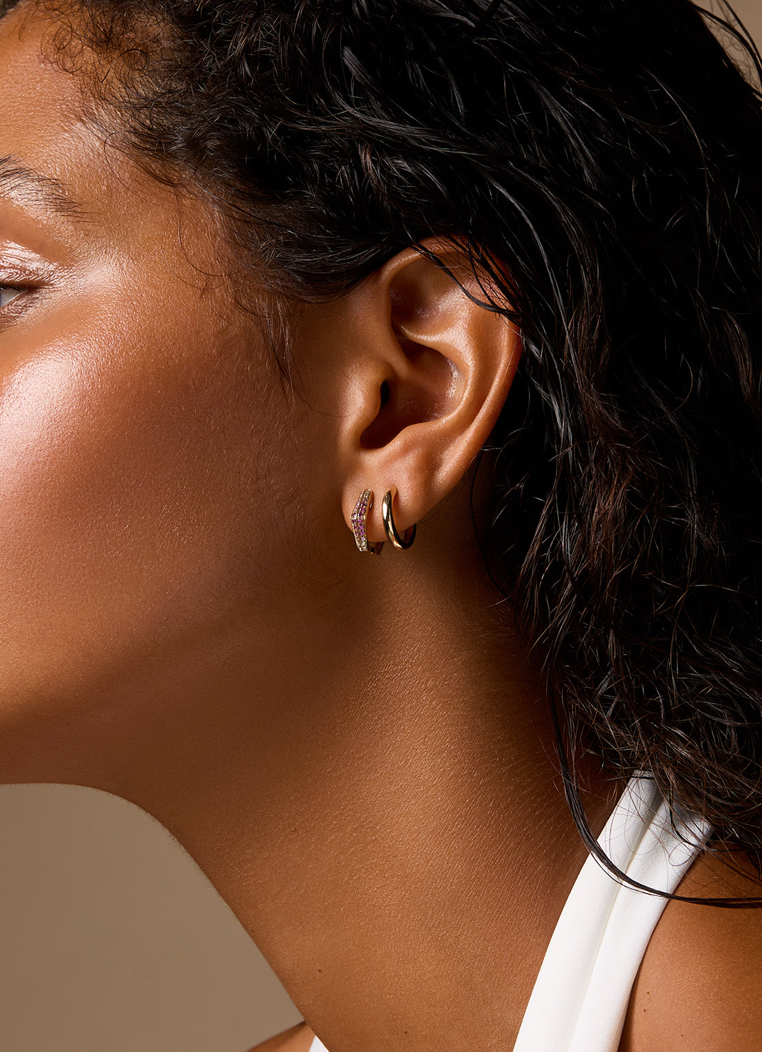 Geelgouden oorsieraden, 0.30 ct roze saffier, Ensemble