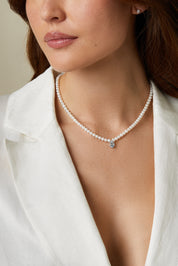 White gold pearl necklace, 0.60 ct aquamarijn, rivièra