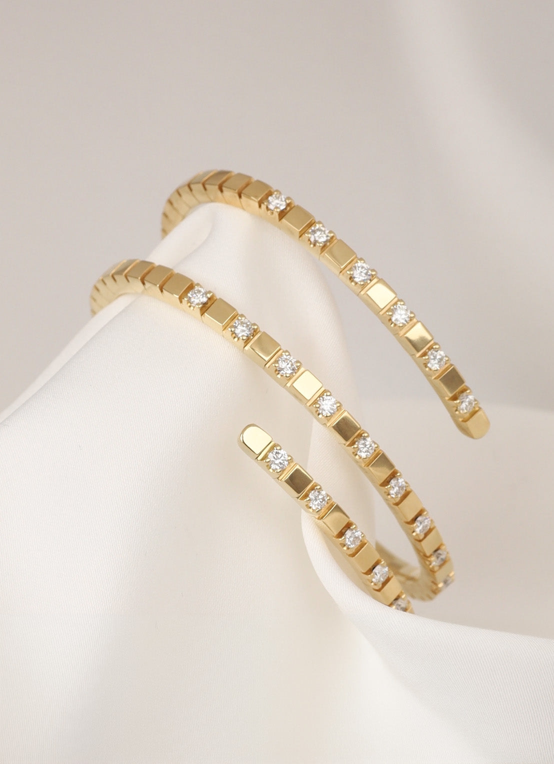 Yellow gold bracelet, 1.50 ct diamond, Gallery