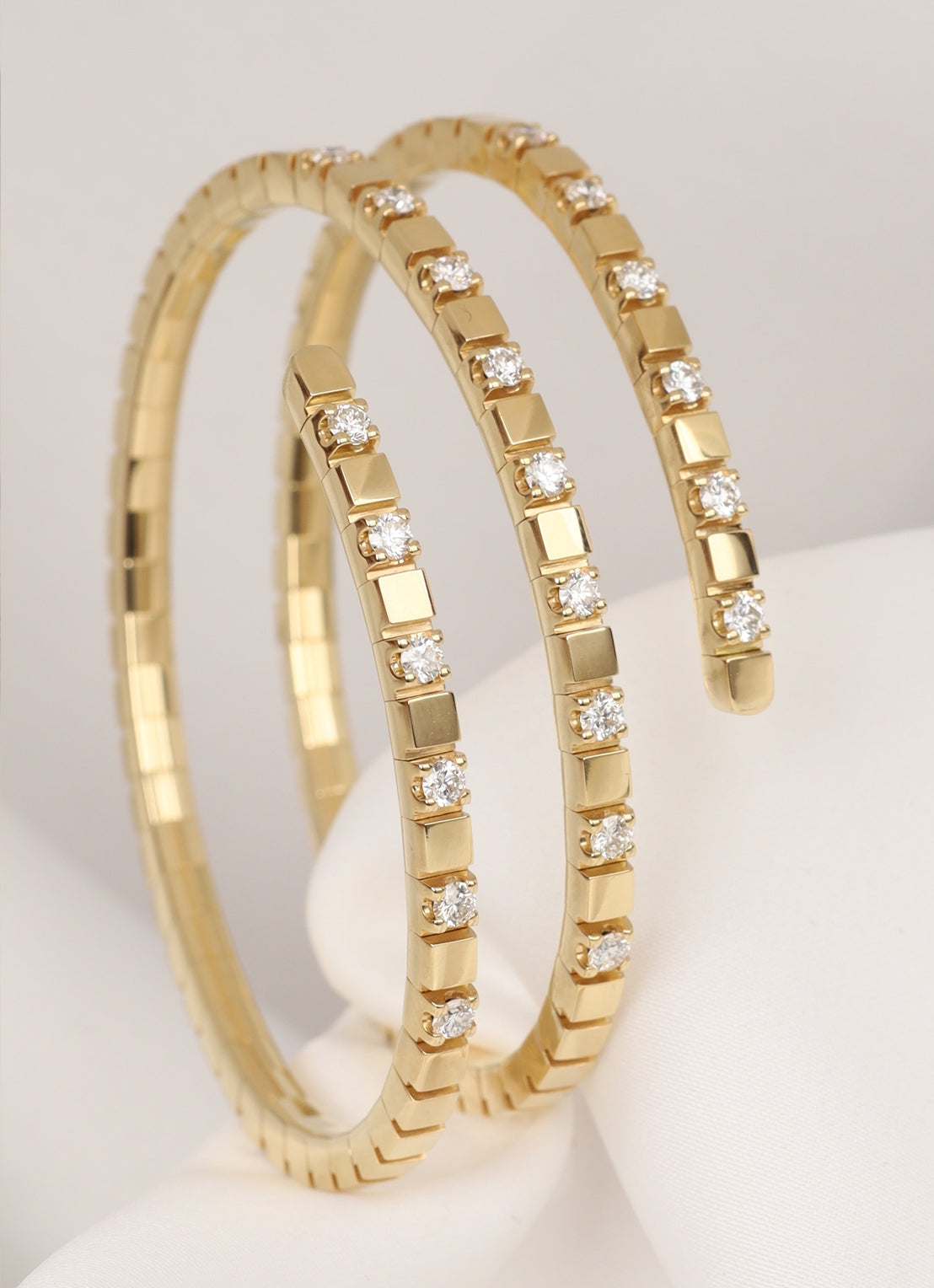 Yellow gold bracelet, 1.50 ct diamond, Gallery