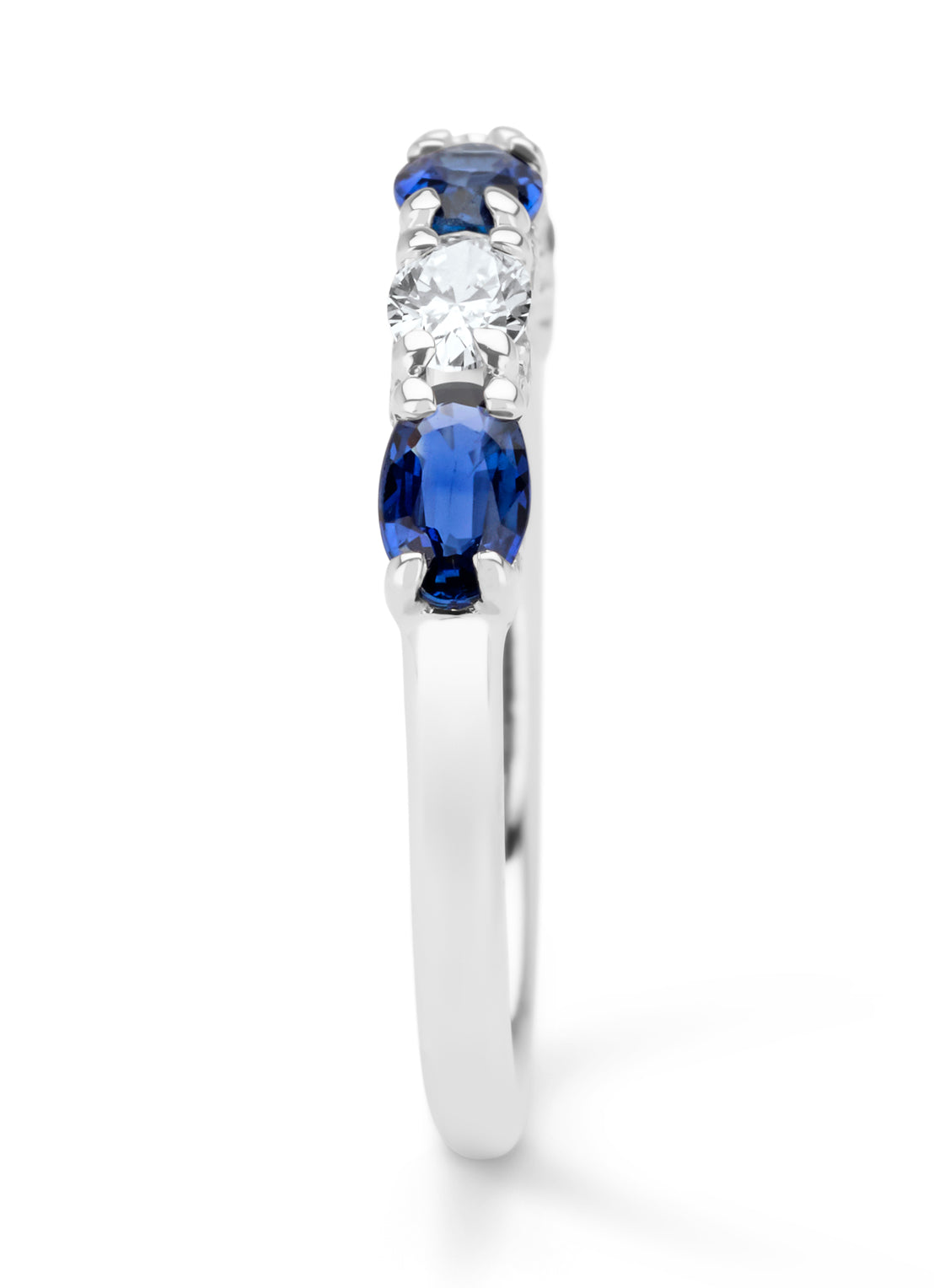 White gold ring, 0.75 ct blue sapphire, majestic