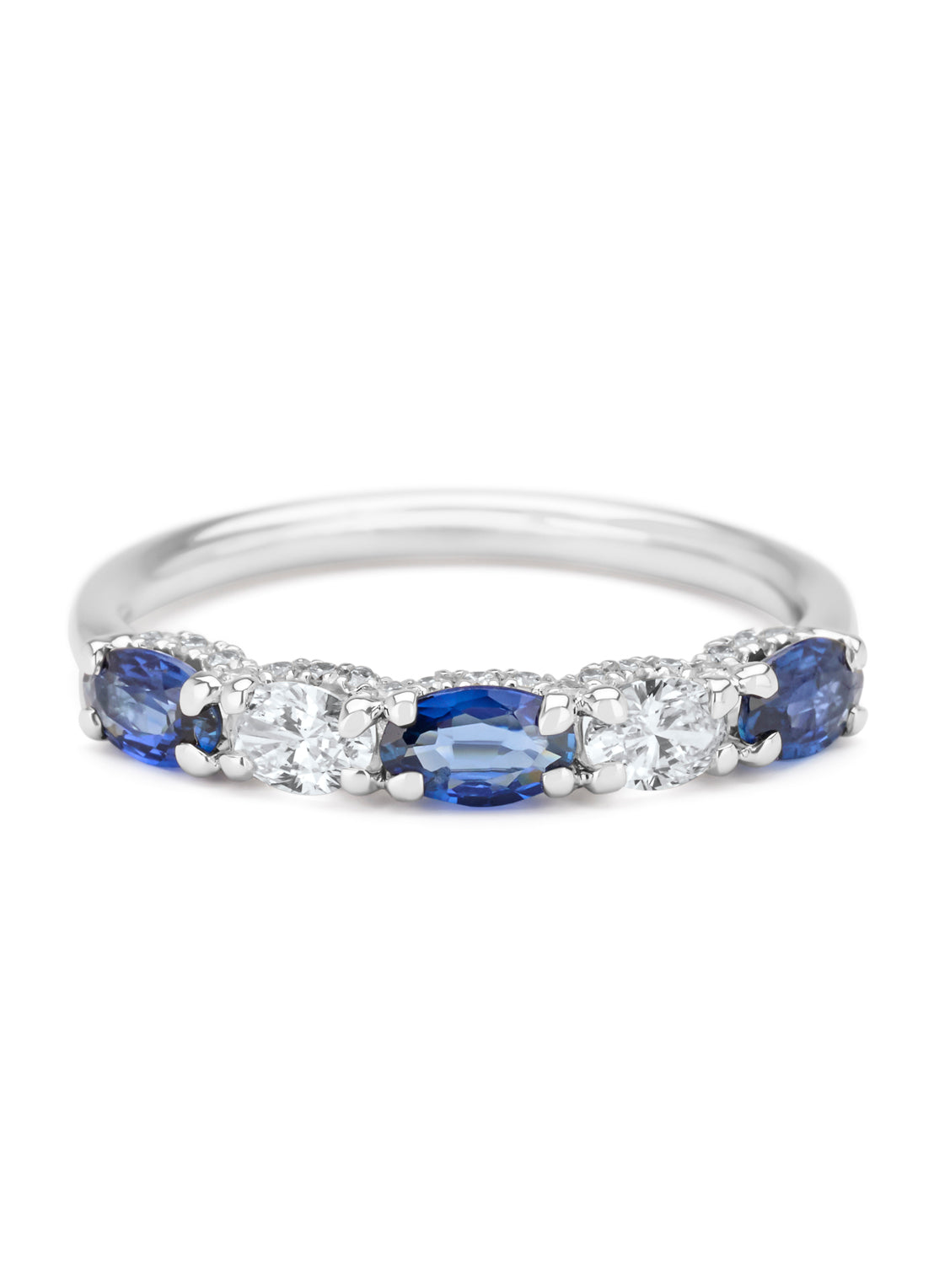 White gold ring, 0.75 ct blue sapphire, majestic