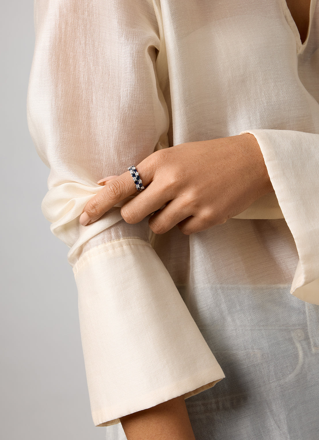 White gold ring, 1.65 ct blue sapphire, Eden