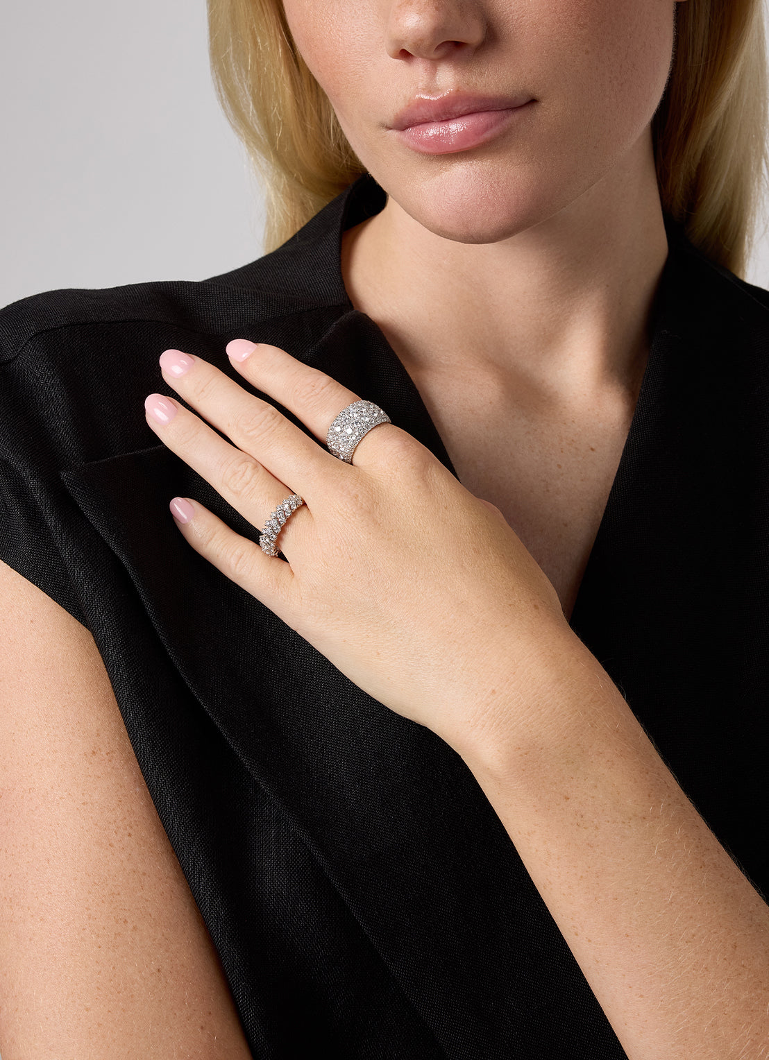 White gold ring, 0.88 ct diamond, gallery