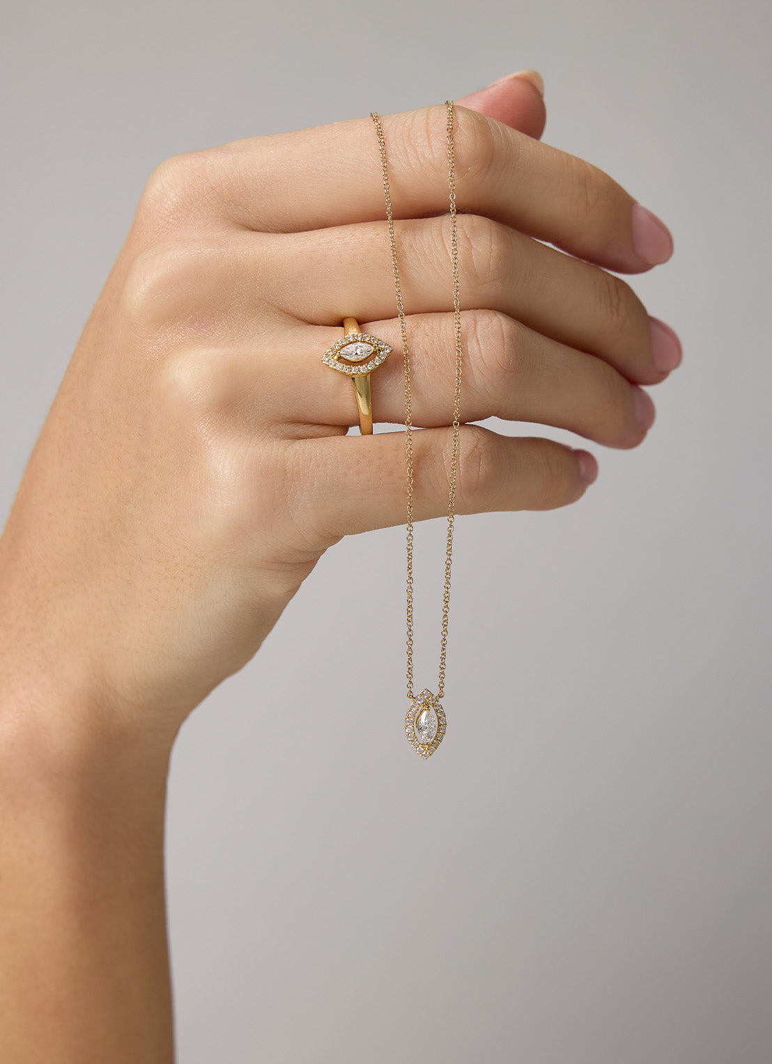 Geelgouden collier, 0.29 ct diamant, Petite Romance