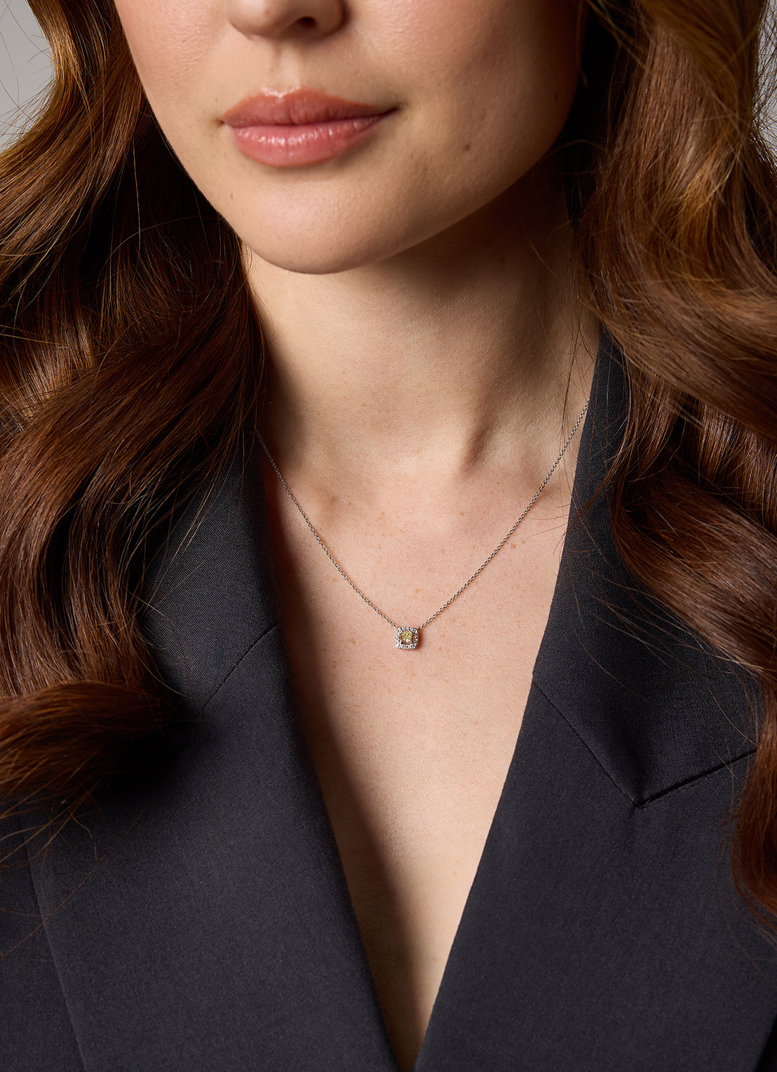 Witgouden collier, 0.30 ct diamant, Petite Romance