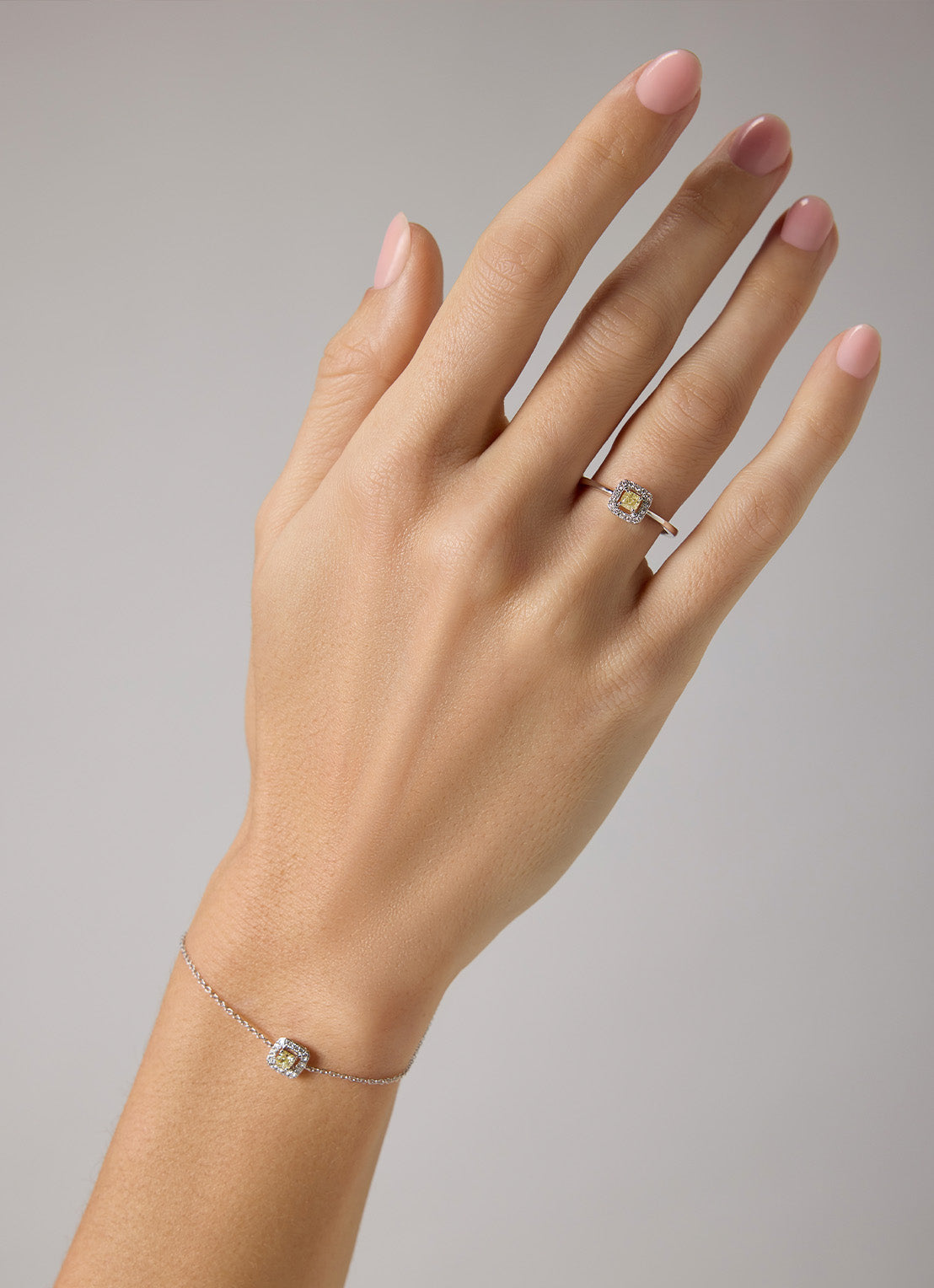 Witgouden armband, 0.31 ct diamant, Petite Romance