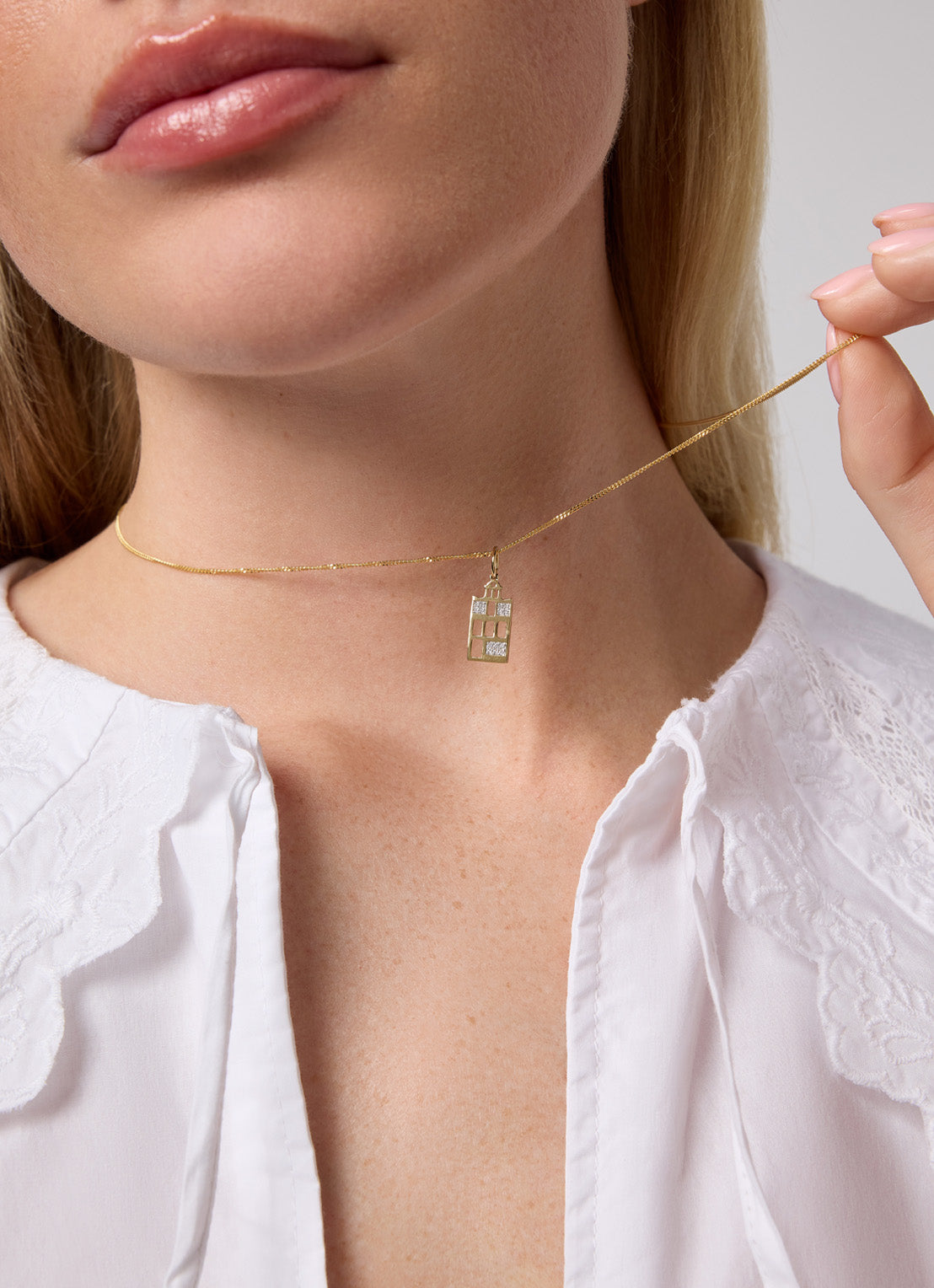 Yellow gold pendant, 0.05 ct diamond, Dutch Icons