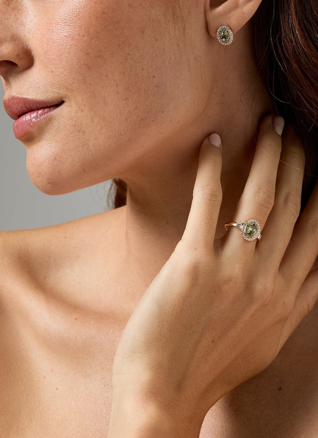 Geelgouden oorsieraden, 0.80 ct groene saffier, Eden