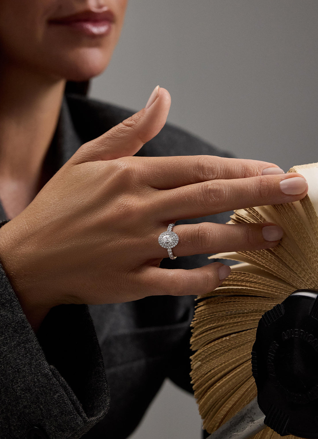 White gold ring, 1.13 ct diamond, Gallery