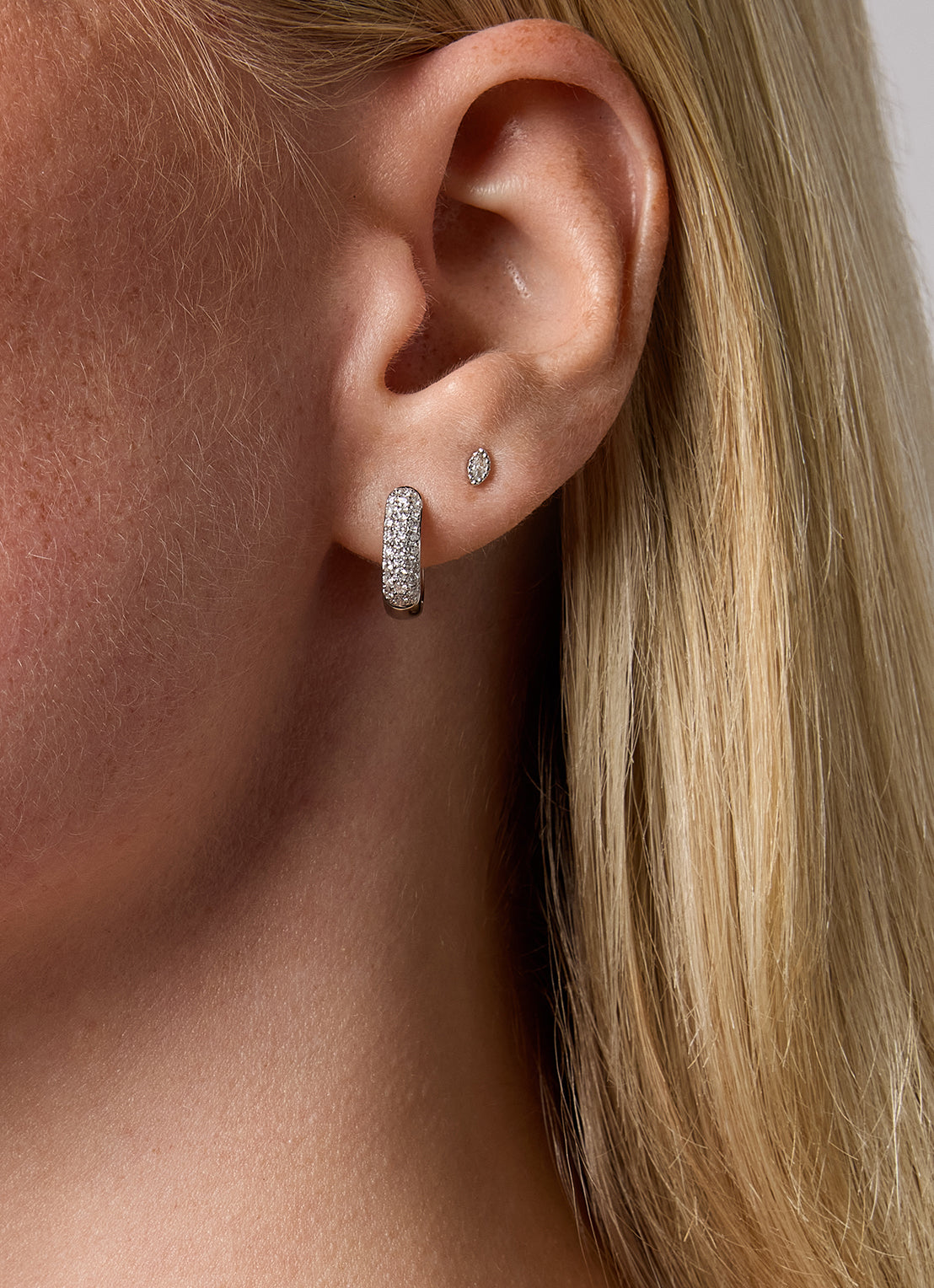 White gold earrings, 0.25 ct diamond, caviar