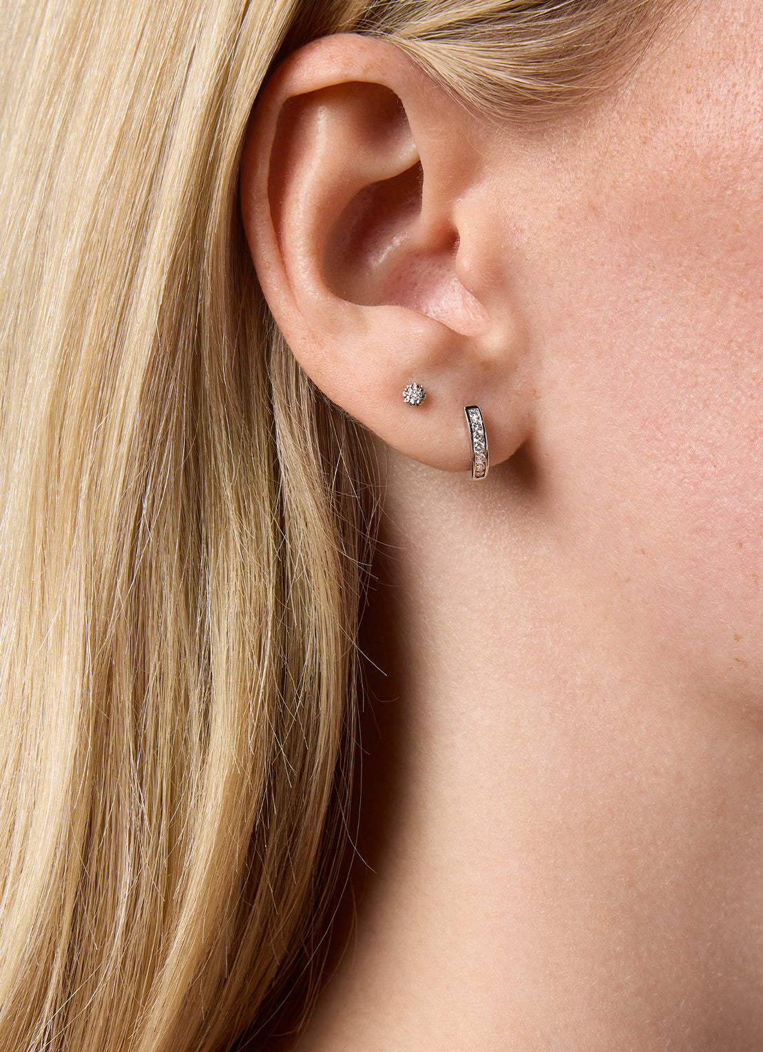 White gold earnip, 0.09 ct diamond, ensemble