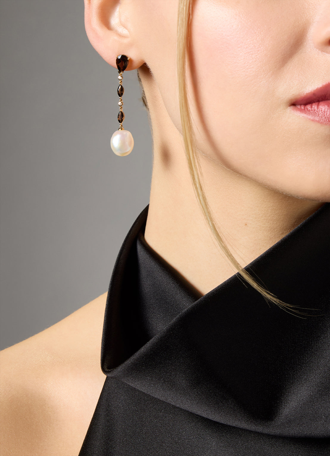 Yellow gold earrings, 3.38 ct smoky quartz, Riviera