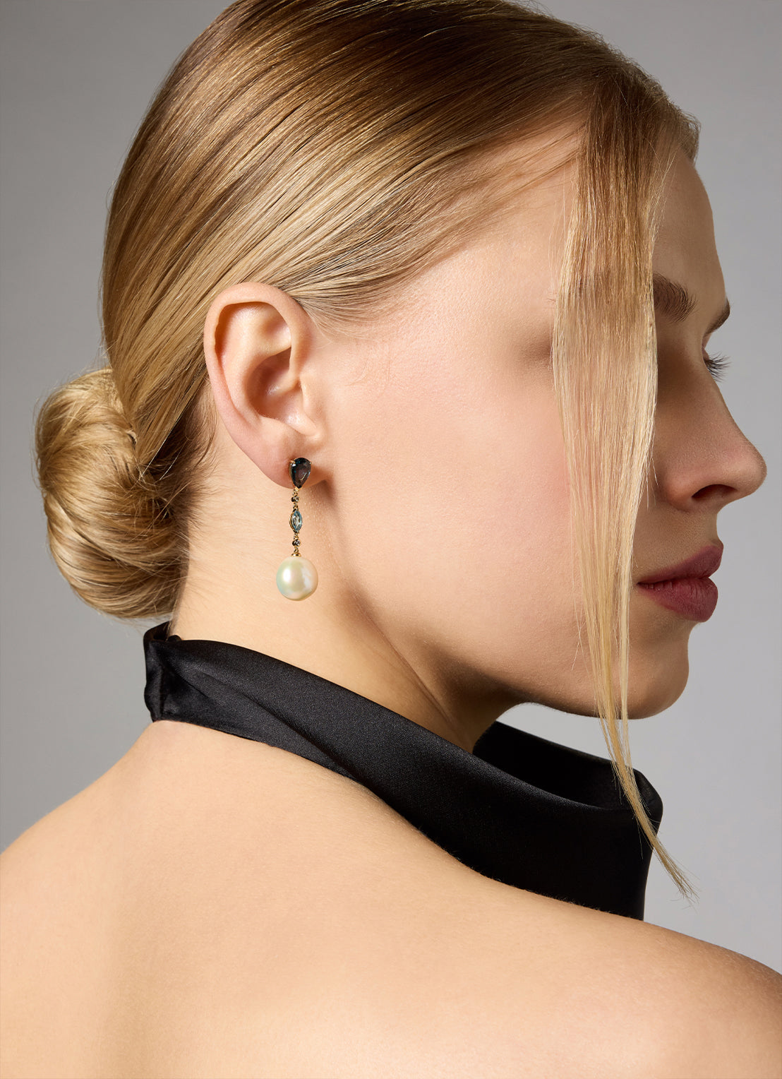 Yellow gold earrings, 3.16 ct London topaz, Riviera