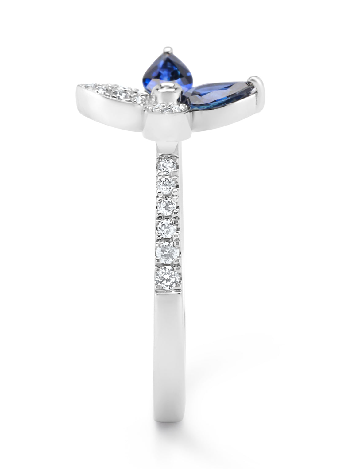 White gold ring, 0.44 ct blue sapphire