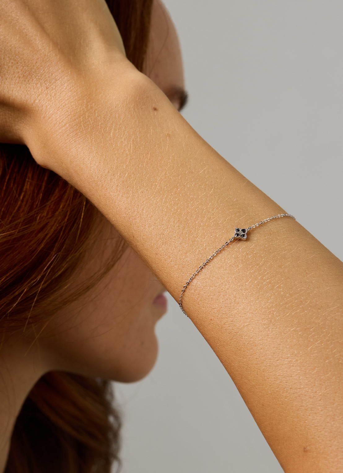 Witgouden armband, 0.04 ct zwart diamant, Empress