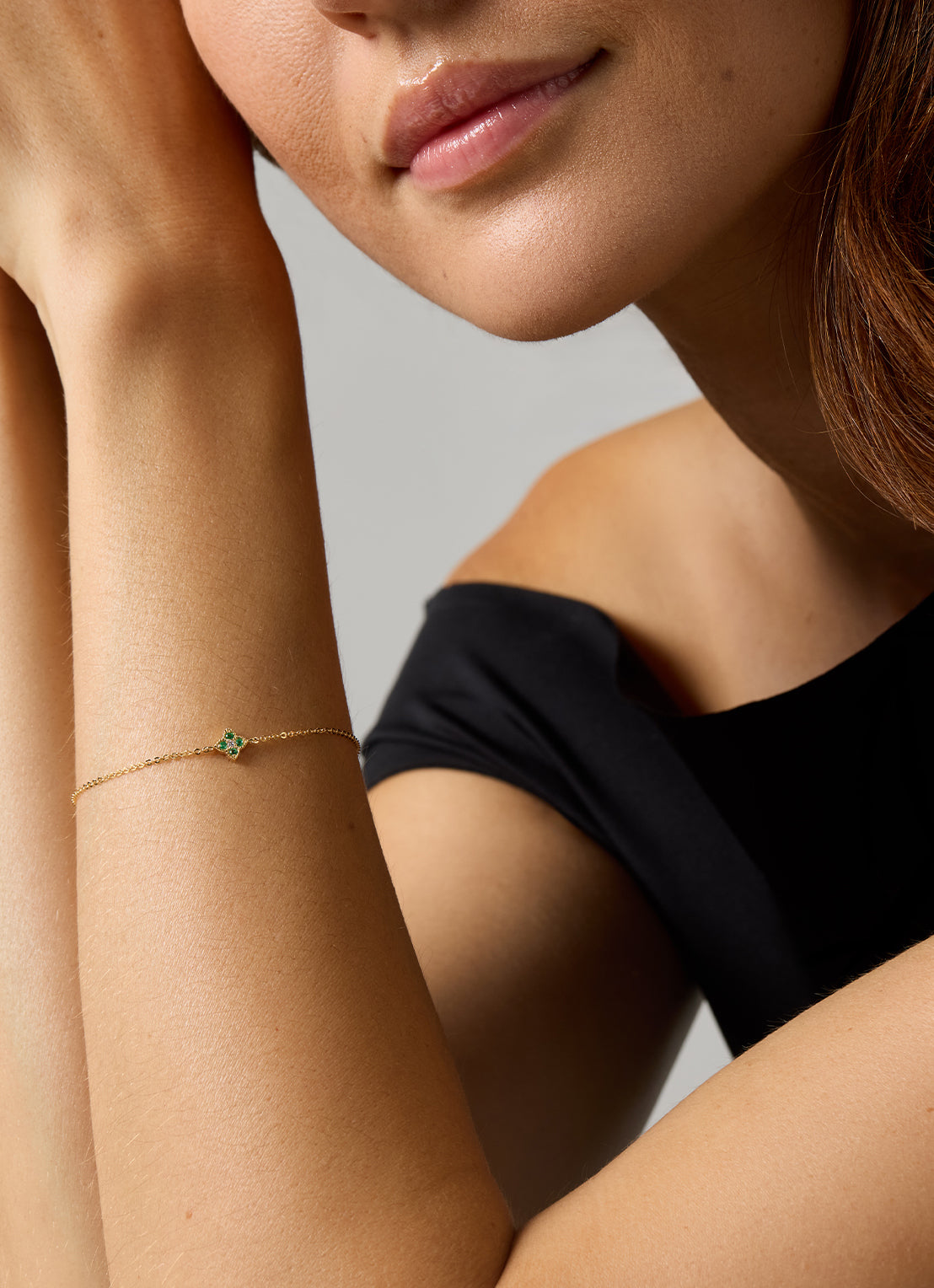 Geelgouden armband, 0.03 ct smaragd, Empress