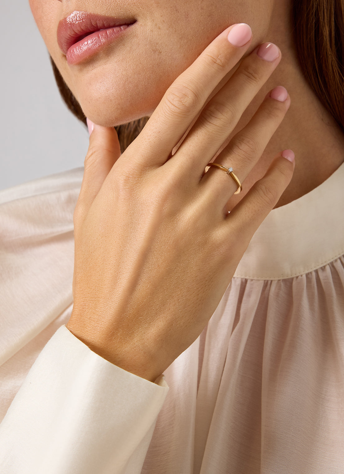 Yellow gold solitary ring, 0.03 ct diamond, Groeibriljant