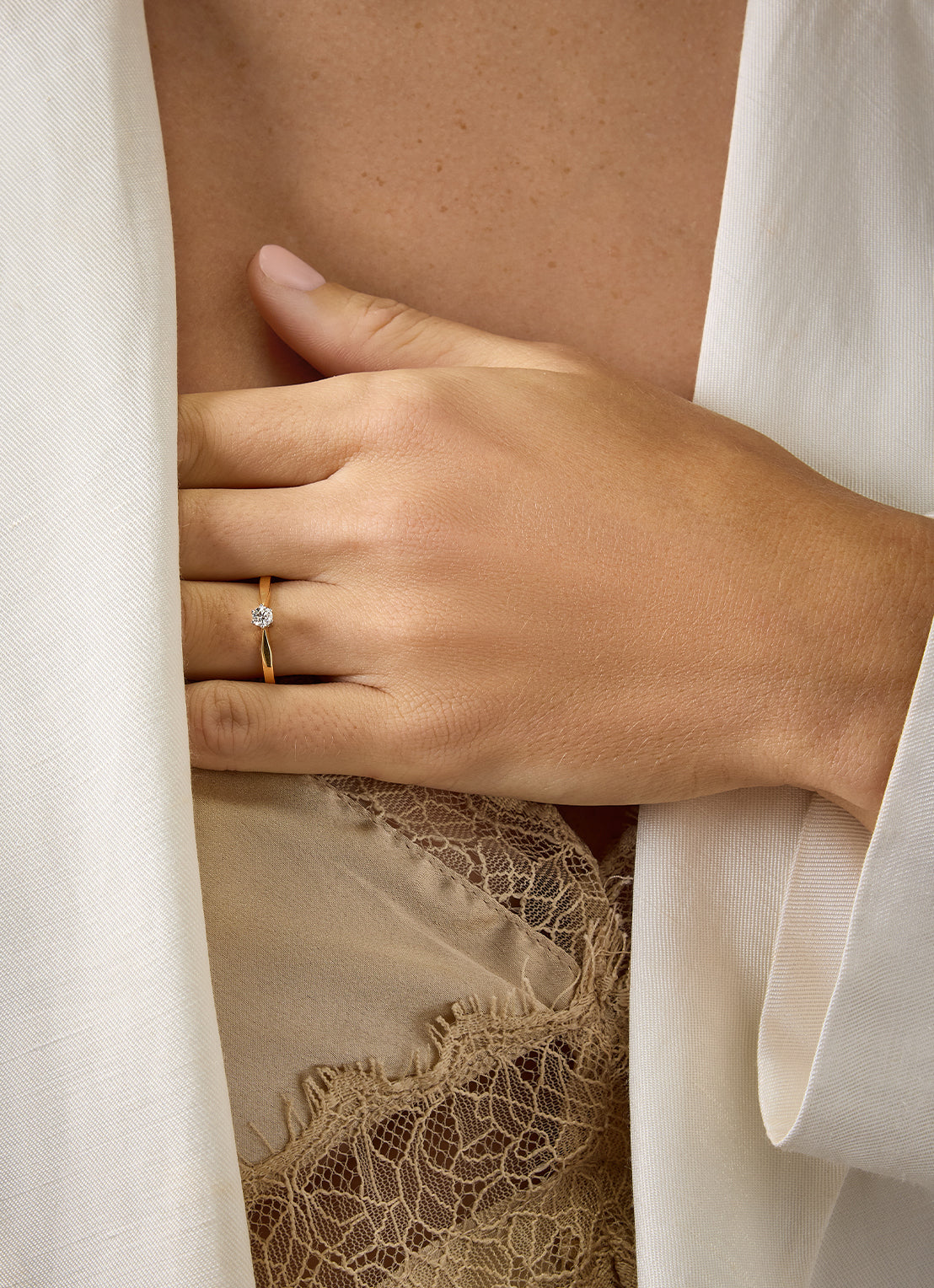 Yellow gold solitary ring, 0.14 ct diamond, Groeibriljant